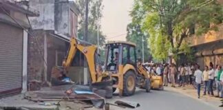 पेपर लीक: मुख्य आरोपी खालिद मलिक के अवैध निर्माण पर चला बुलडोजर