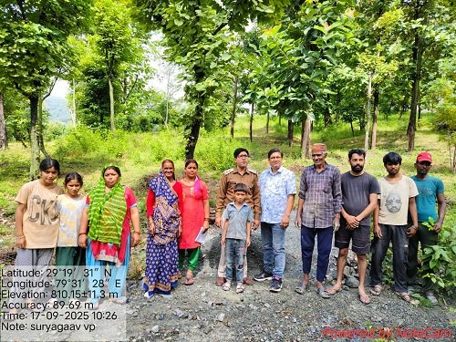 'स्वच्छता उत्सव' के तहत पौधारोपण, ग्रामीणों ने ली स्वच्छता की शपथ