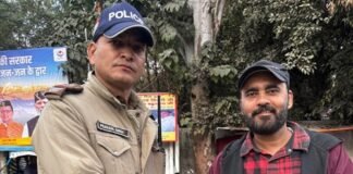 पुलिसकर्मी ने पेश की मानवता, डिलीवरी बॉय का खोया हुआ 'सहारा' लौटाया