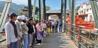 देवकी लघु वाटिका में बच्चों का शैक्षिक भ्रमण