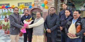 नैनीताल: एसएसपी डॉ. मंजुनाथ टी.सी. ने मेधावी छात्रों को किया पुरस्कृत