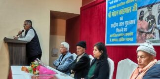 राष्ट्रीय जल पुरस्कार से सम्मानित सुरईखेत के मोहन कांडपाल का अभिनंदन