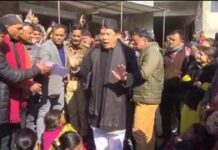 कपकोट: सड़क की मांग को लेकर ग्रामीणों का हल्लाबोल कपकोट: सड़क की मांग को लेकर ग्रामीणों का हल्लाबोल