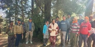 मल्ली दीनी में गुलदार की दहशत, ब्लॉक प्रमुख की मौजूदगी में बैठक