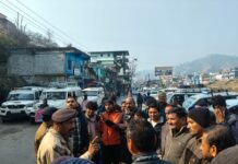 टैक्सी चालकों को ओवरलोडिंग और नशे में ड्राइविंग के खिलाफ दी चेतावनी टैक्सी चालकों को ओवरलोडिंग और नशे में ड्राइविंग के खिलाफ दी चेतावनी