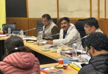 अल्मोड़ा: लंबित प्रकरणों का शीघ्र निस्तारण कर योजनाओं का प्रभावी क्रियान्वयन करें अधिकारी सीडीओ रामजी शरण शर्मा ने जिला स्तरीय समन्वय समिति की समीक्षा बैठक ली