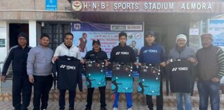 अल्मोड़ा: सीएल सेन मेमोरियल बैडमिंटन टूर्नामेंट की आधिकारिक टी-शर्ट लॉन्च