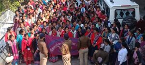 बागेश्वर: मांगों को लेकर आंगनबाड़ी कार्यकर्ताओं का हल्ला बोल