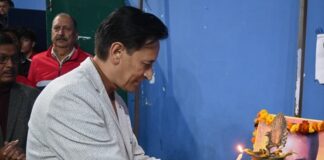 कुमाऊं आयुक्त दीपक रावत ने किया बैडमिंटन टूर्नामेंट का शुभारंभ