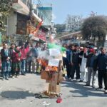 अल्मोड़ा: को लेकर गुस्से में कांग्रेस, नारेबाजी के साथ पुतला फूंका