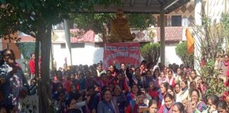 अल्मोड़ा में आंगनबाड़ी कार्यकर्तियों ने अपने हकों के​ लिए उठाई आवाज