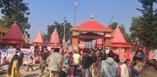 चारधाम मंदिर में उमड़ी श्रद्धालुओं की भारी भीड़