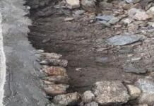 बड़ी लापरवाही: पहली बारिश ने खोली विकास की पोल बड़ी लापरवाही: पहली बारिश ने खोली विकास की पोल