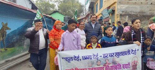 fuldai अल्मोड़ा: 'फूल देई-छम्मा देई', UKD ने बच्चों संग मनाया लोकपर्व