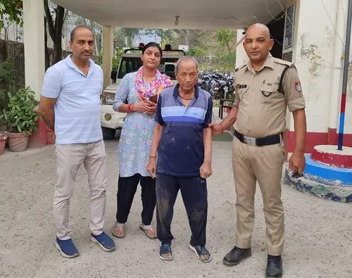 04 hld 1 गौला बैराज में बुजुर्ग ने लगाई छलांग, पुलिस ने बचाया