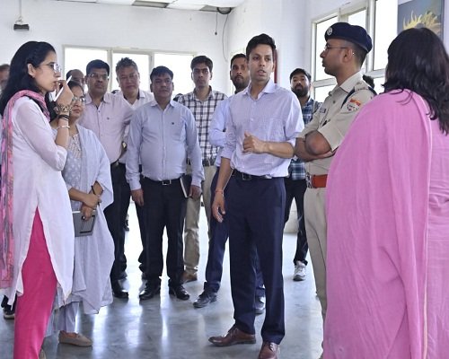 25almp3 डीएम अंशुल सिंह पहुंचे उदयशंकर नृत्य अकादमी