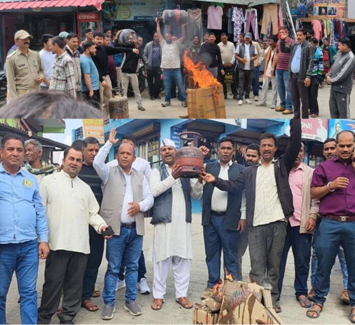 अल्मोड़ा के ग्रामीण क्षेत्रों में पहुंची सरकार के खिलाफ आक्रोश की ज्वाला