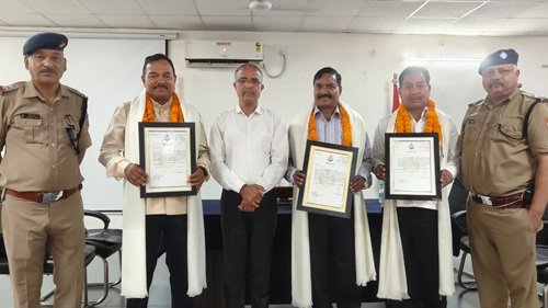 31 hld 1 हल्द्वानी: 30 से 36 साल की शानदार सेवा के बाद तीन पुलिस कर्मी हुए सेवानिवृत्त