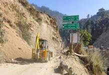 सालों बाद भी क्वारब मार्ग का स्थाई समाधान नहीं, केवल हल्के वाहनों तक सीमित सालों बाद भी क्वारब मार्ग का स्थाई समाधान नहीं, केवल हल्के वाहनों तक सीमित