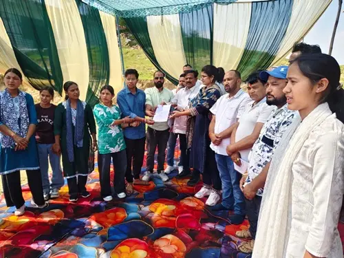 lamghara लमगड़ा महाविद्यालय में बुनियादी विषयों और कक्षाओं की मांग, आक्रोश