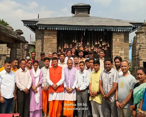 10almp4 प्रधानमंत्री मोदी के 12 साल का कार्यकाल पूरा होने की खुशी में बैजनाथ शिव मंदिर में पूजा-अर्चना