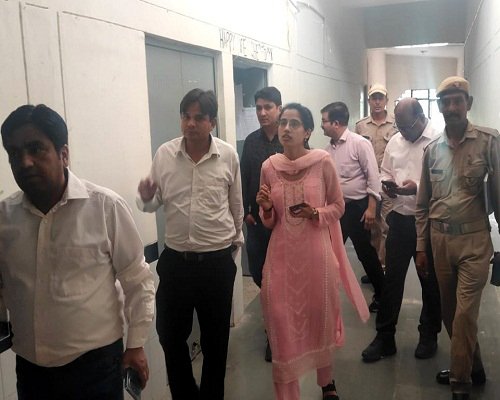 19almp3 द्वाराहाट पहुंचकर नीट की पुनर्परीक्षा के केंद्र का एडीएम ने किया निरीक्षण