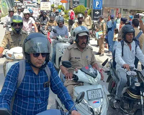 सड़क सुरक्षा का पाठ पढ़ाने को निकाली बाइक रैली