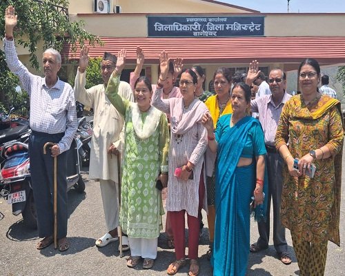 9almp6 अग्निकुंड पुल से सड़क की मांग मुखर, क्षेत्रवासियों का प्रदर्शन