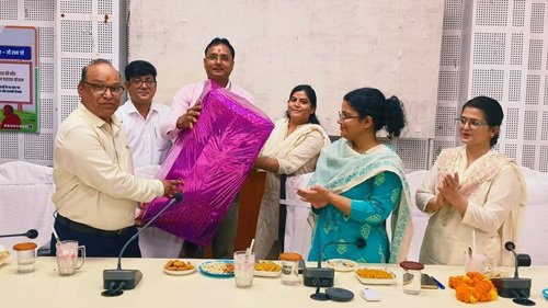 03 bgs 1 बागेश्वर: सीडीओ आरसी तिवारी और परियोजना निदेशक शिल्पी पंत को विदाई