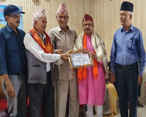 12almp1 कुमाऊंनी साहित्यकार महेंद्र ठकुराठी को नेपाल में 'दिलानंद देवकी पंत डोटी रत्न पुरस्कार' से नवाजा