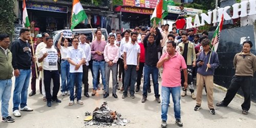 21 rkt 1 दिल्ली में छात्रों के कथित दुर्व्यवहार के विरोध में रानीखेत में NSUI का प्रदर्शन