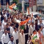 दिल्ली से अल्मोड़ा पहुंची आक्रोश की ज्वाला, कांग्रेस-छात्रों का माल रोड पर हल्ला बोल