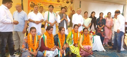 ONE दन्या में परिवर्तन संकल्प यात्रा: शिक्षा, स्वास्थ्य, बेरोजगारी और पेपर लीक के मुद्दों पर भाजपा सरकार को कांग्रेस ने घेरा