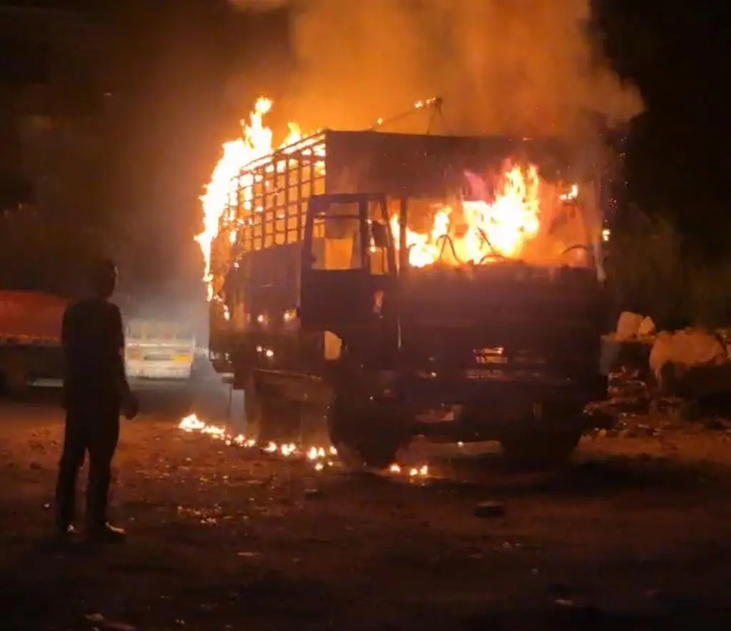 गरमपानी ट्रक आग