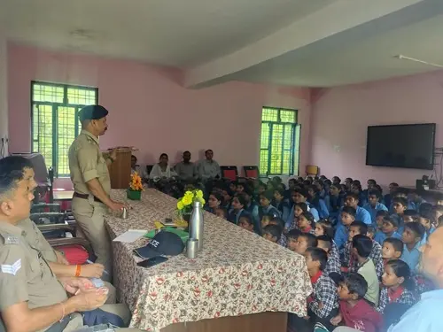 12 ALM 1 साइबर ठगी और डिजिटल अरेस्ट से बचने का पुलिस ने बताया तरीका