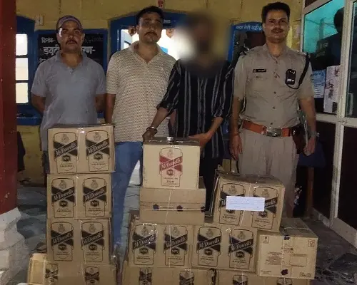 आधी रात तस्करी करता तस्कर​ गिरफ्तार, शराब की बड़ी खेप पकड़ी