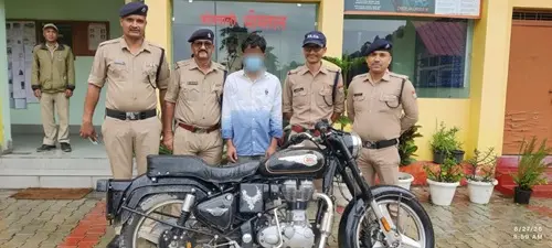 chor pakda 48 घंटे में चोरी की बुलेट बरामद, आरोपी गिरफ्तार