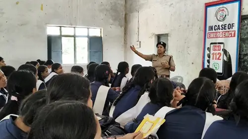 lamachur police आपात स्थिति में ‘डायल 112’ बनेगा मददगार, विद्यार्थियों को दी गई महत्वपूर्ण जानकारी