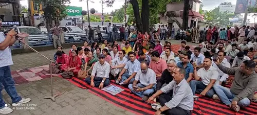 12 सूत्रीय मांगों को लेकर बुद्ध पार्क में गरजे मिनिस्ट्रियल कार्मिक