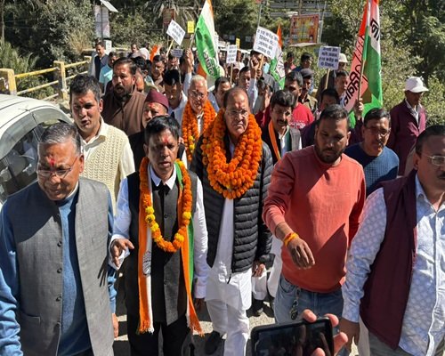22almp6 अल्मोड़ा से न्याय यात्रा का आगाज: 'वोट बचाओ-देश बचाओ' नारे से भरी हुंकार