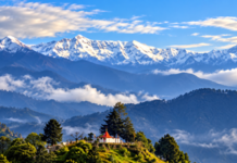 अक्टूबर में ही बर्फ की सफेद चादर से ढकीं छिपलाकोट की चोटियां अक्टूबर में ही बर्फ की सफेद चादर से ढकीं छिपलाकोट की चोटियां, एक दशक बाद दिखा दुर्लभ नजारा